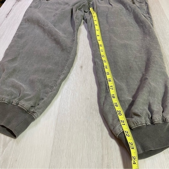 Bella Dahl Washed Army Green Zip Pocket Jogger, Size Medium - Picture 5 of 10